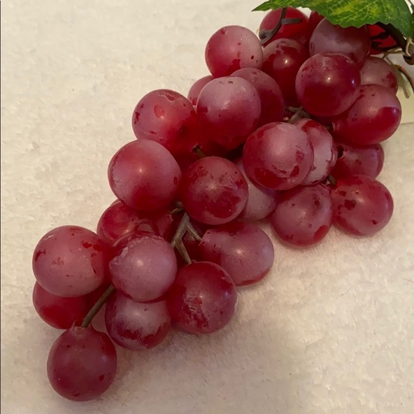 🆕Artificial grapes 🍇- Fuchsia - Picture 3 of 4